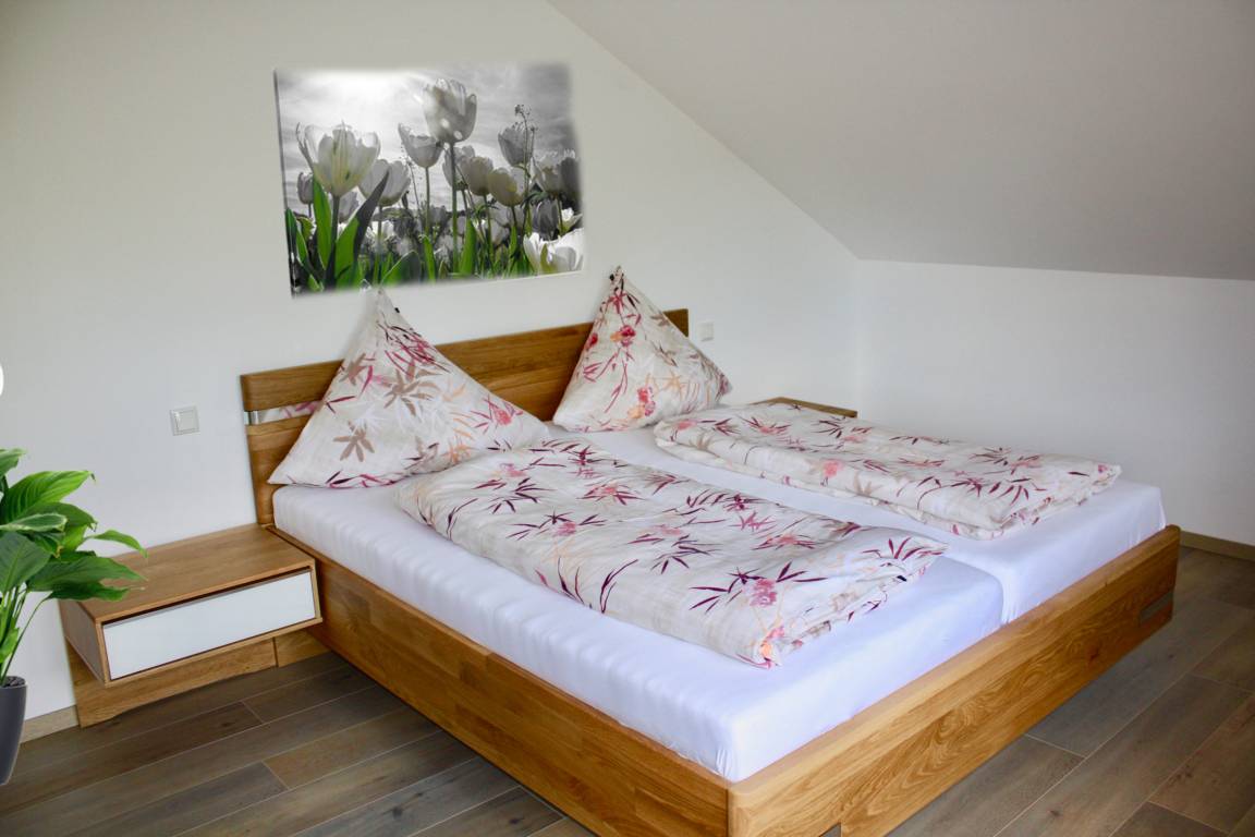 95 M² Ferienwohnung ∙ 2 Schlafzimmer ∙ 5 Gäste - Breitenbrunn