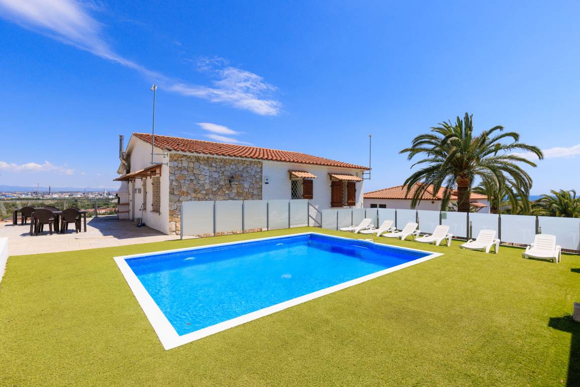 145 M² Villa ∙ 7 Habitaciones ∙ 16 Huéspedes - La Pineda