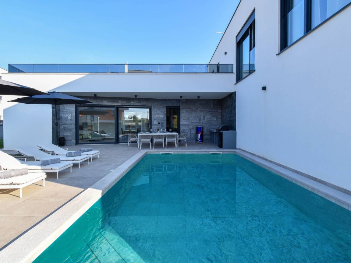 200 M² Huis ∙ 1 Slaapkamer ∙ 8 Gasten - Premantura