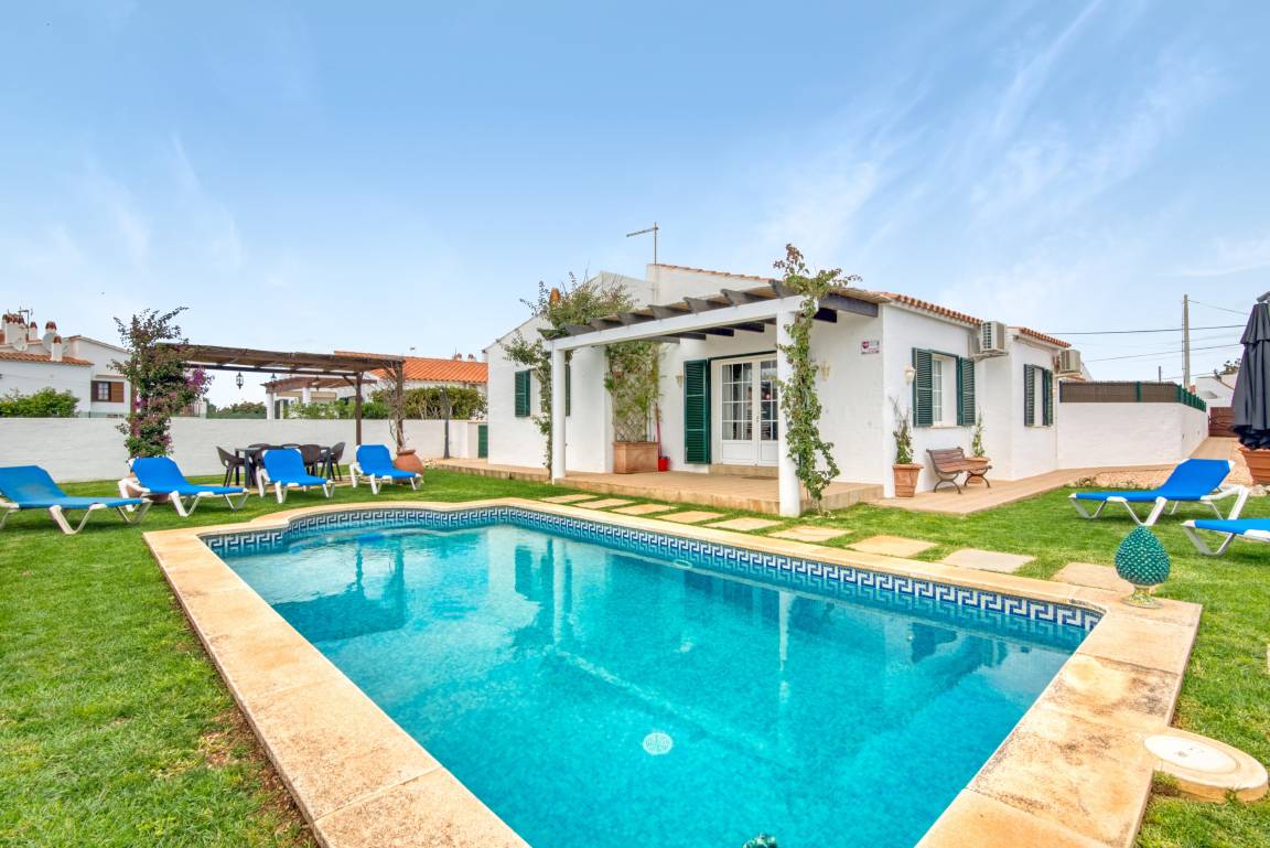 100 M² Villa ∙ 3 Bedrooms ∙ 7 Guests - Menorca