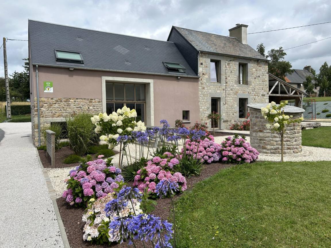 140 M² Gîte ∙ 4 Chambres ∙ 10 Personnes - Manche