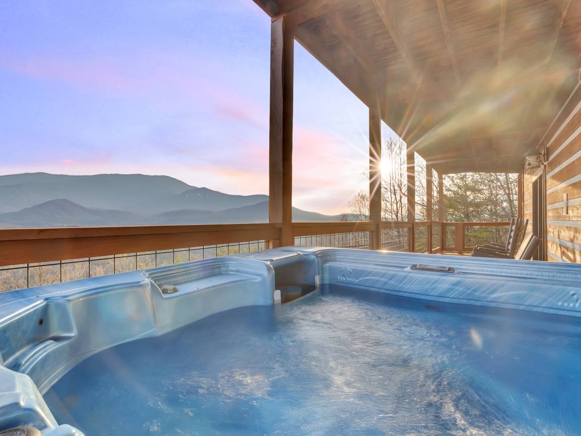 331 M² House ∙ 5 Bedrooms ∙ 16 Guests - Pigeon Forge, TN