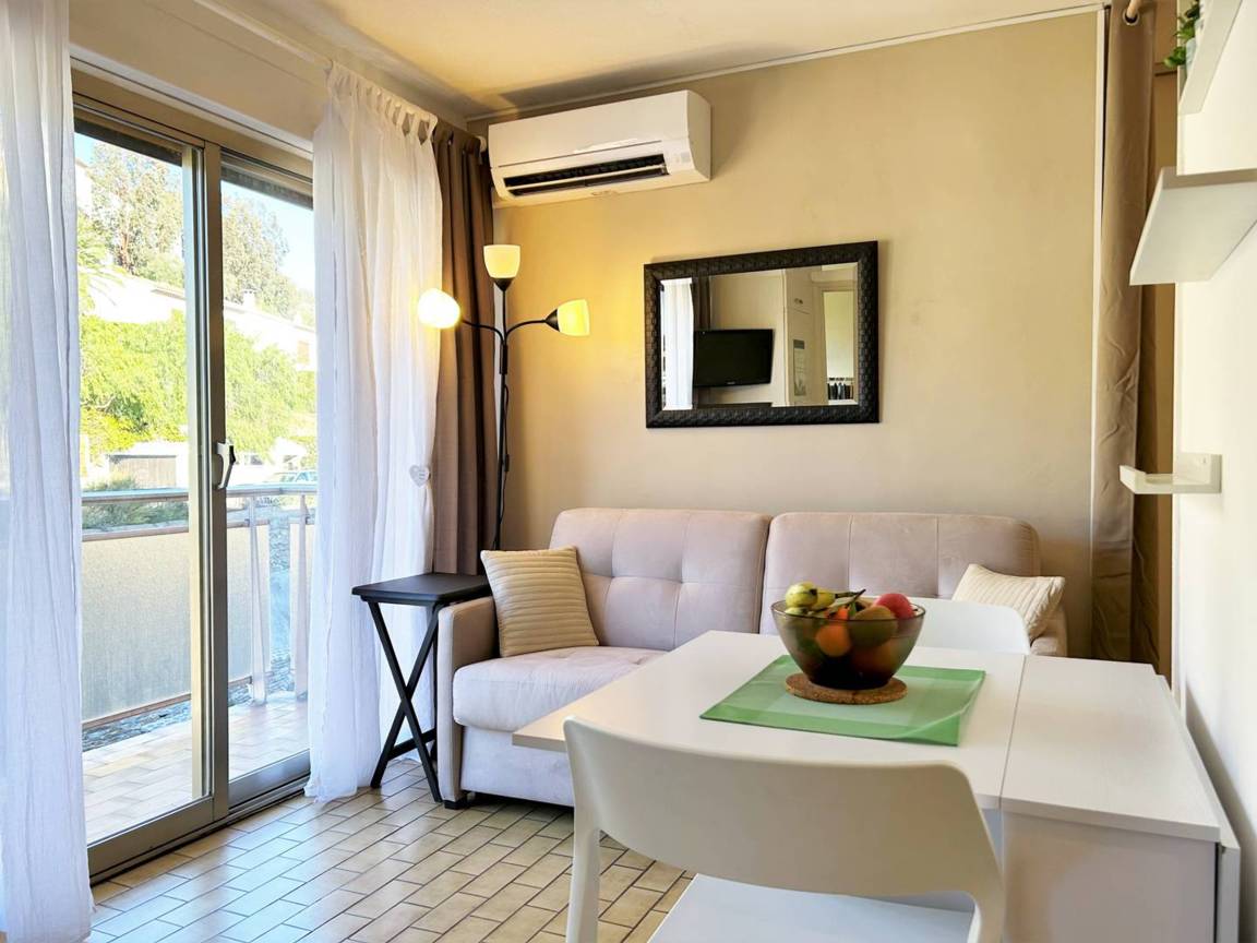24 M² Studio Flat ∙ 1 Bedroom ∙ 4 Guests - Le Lavandou