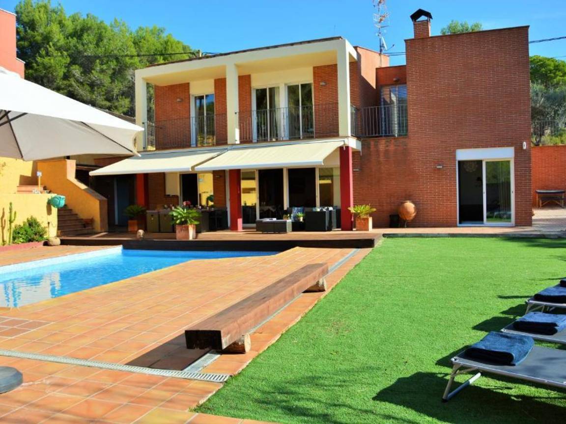 300 M² Villa ∙ 6 Bedrooms ∙ 12 Guests - Sitges