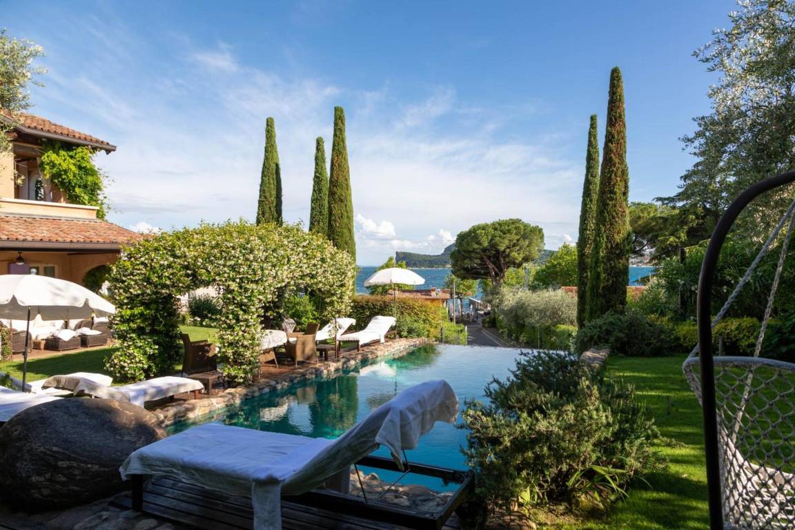500 M² Villa ∙ 5 Bedrooms ∙ 8 Guests - Gardone Riviera