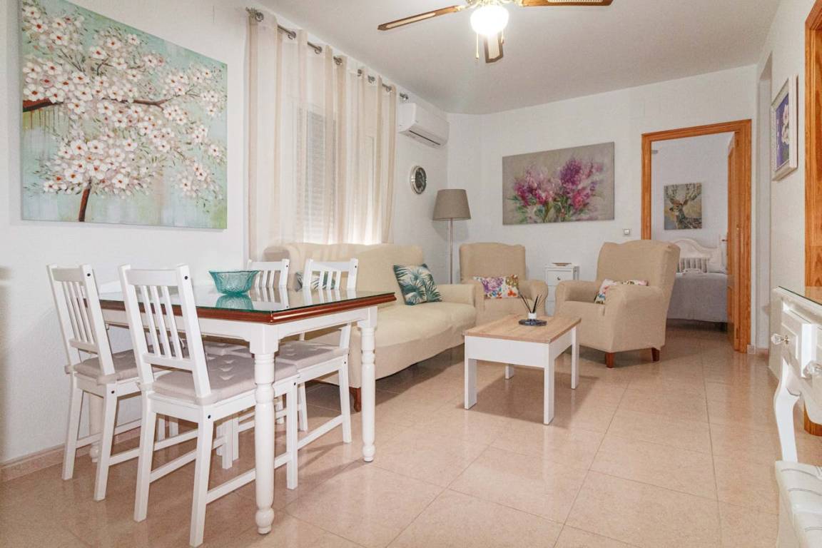 69 M² Apartamento ∙ 3 Habitaciones ∙ 5 Huéspedes - Sevilla