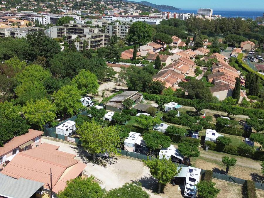 26 M² Asuntovaunu ∙ 2 Makuuhuonetta ∙ 4 Vierasta - Le Lavandou
