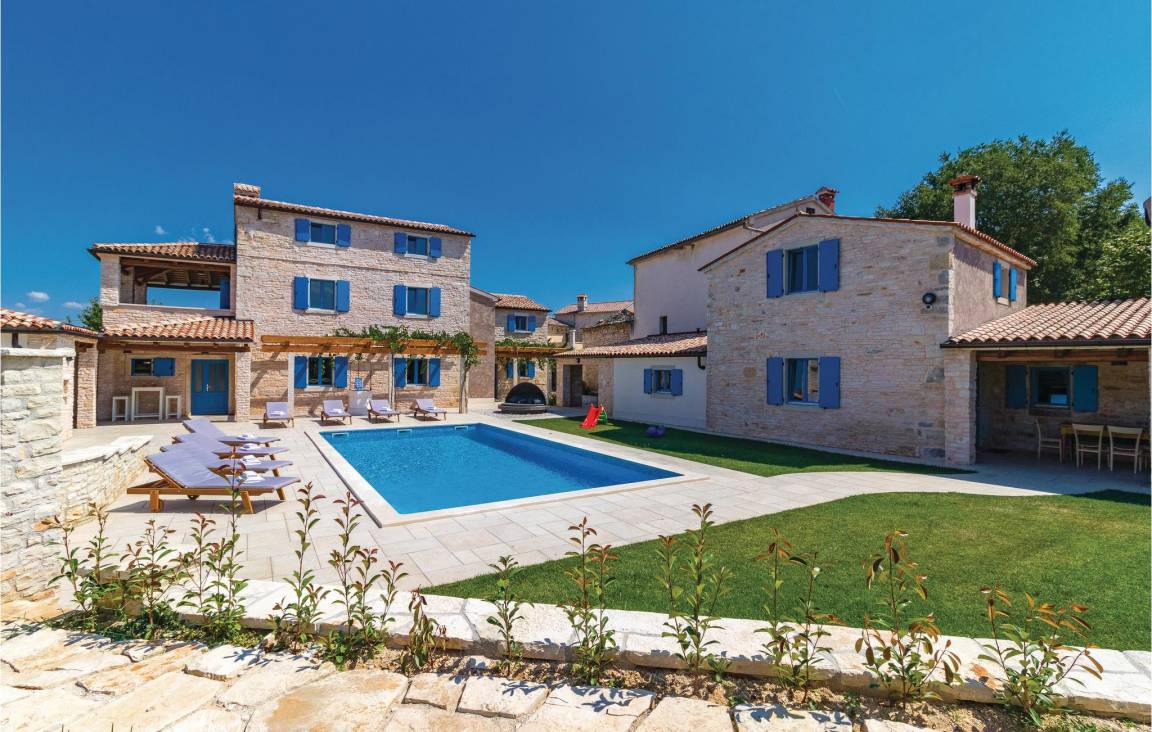 400 M² House ∙ 9 Bedrooms ∙ 20 Guests - Croatia