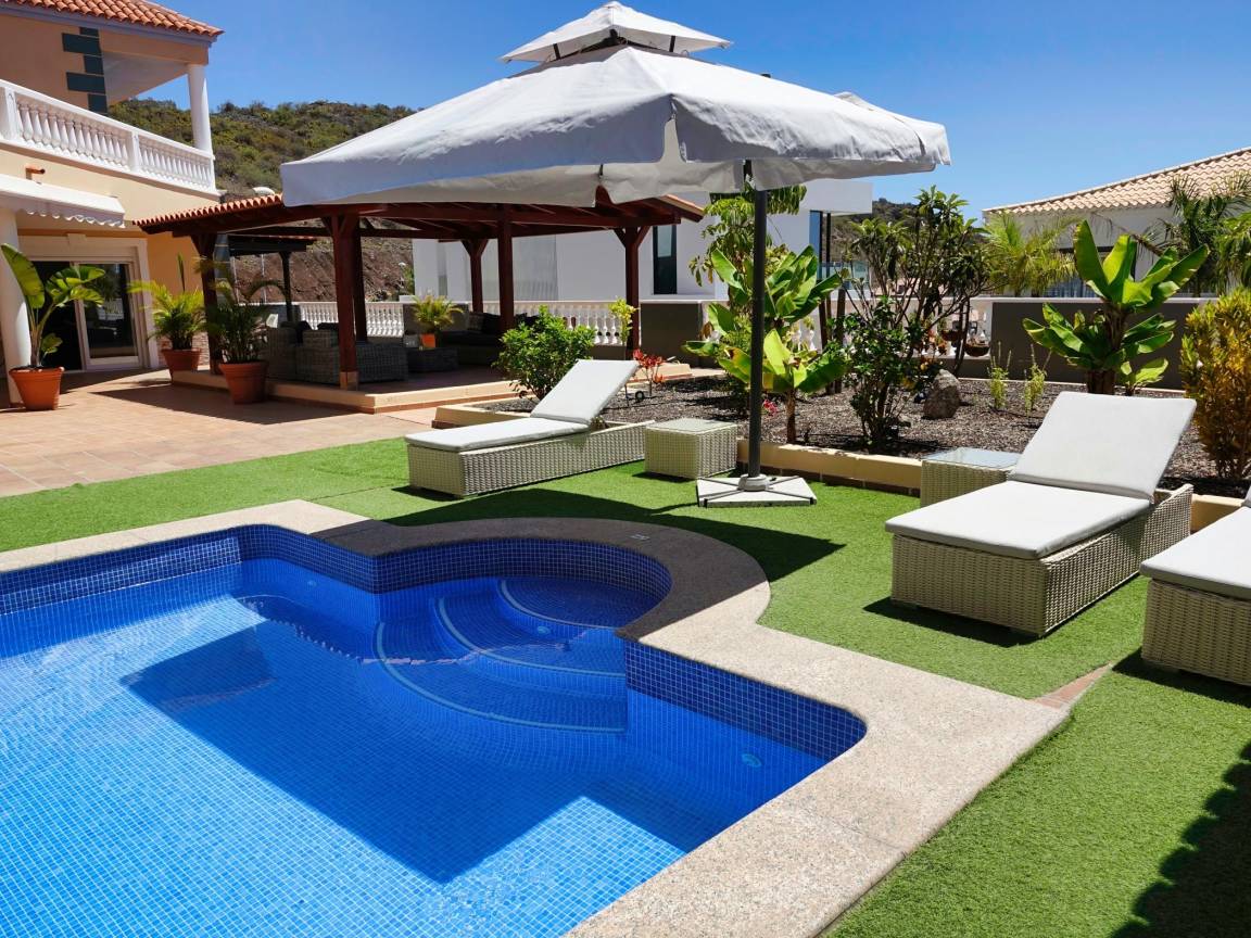 200 M² Villa ∙ 5 Bedrooms ∙ 10 Guests - Adeje