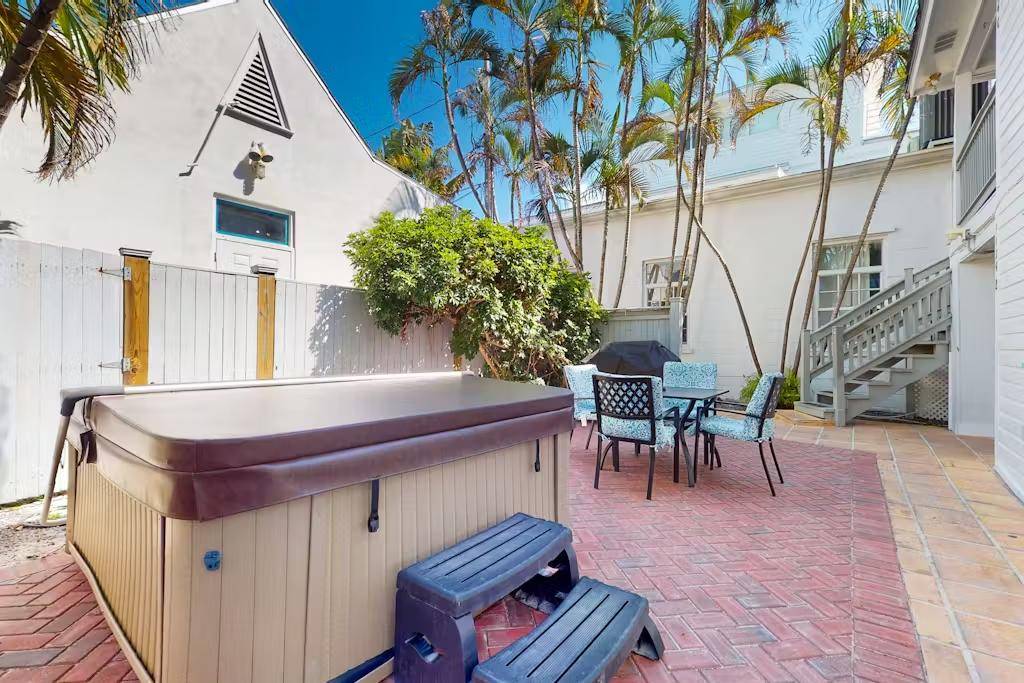 72 M² Apartment ∙ 2 Bedrooms ∙ 6 Guests - Key West, FL