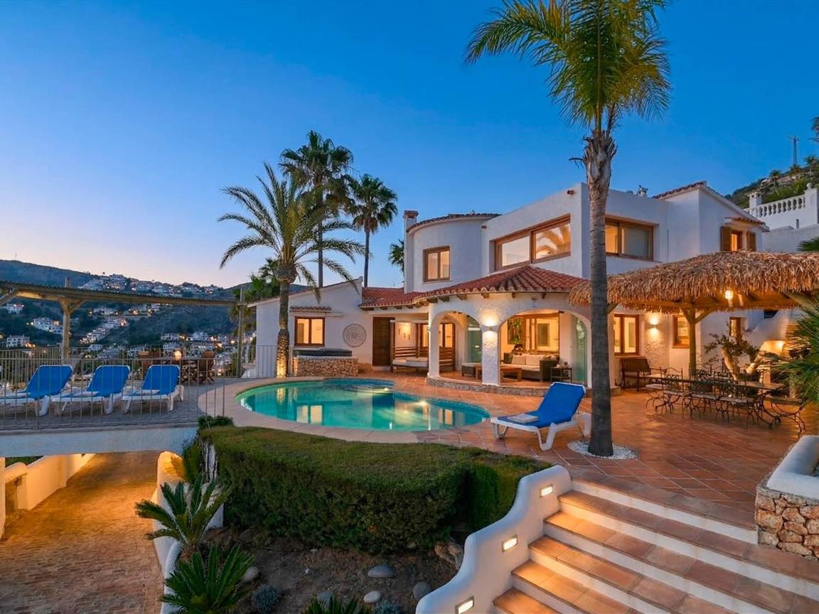 175 M² Villa ∙ 2 Bedrooms ∙ 4 Guests - Moraira