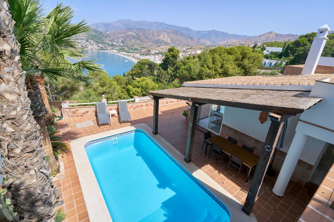 285 M² Villa ∙ 3 Habitaciones ∙ 6 Huéspedes - Costa Tropical