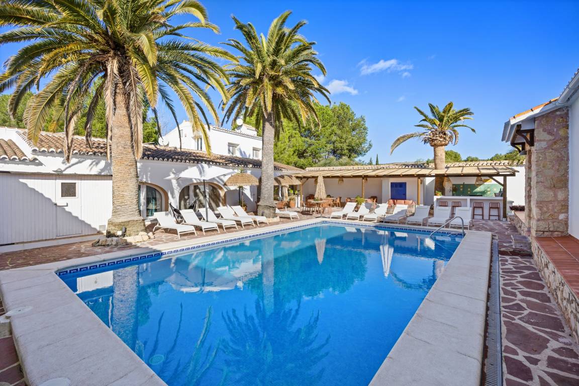 615 M² Casa ∙ 15 Habitaciones ∙ 34 Huéspedes - Moraira