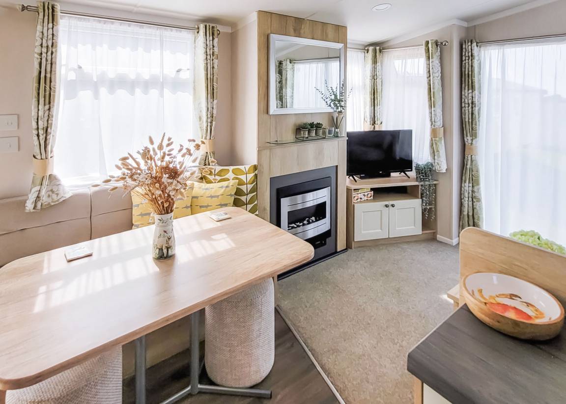 Caravan ∙ 2 Bedrooms ∙ 4 Guests - Dorset
