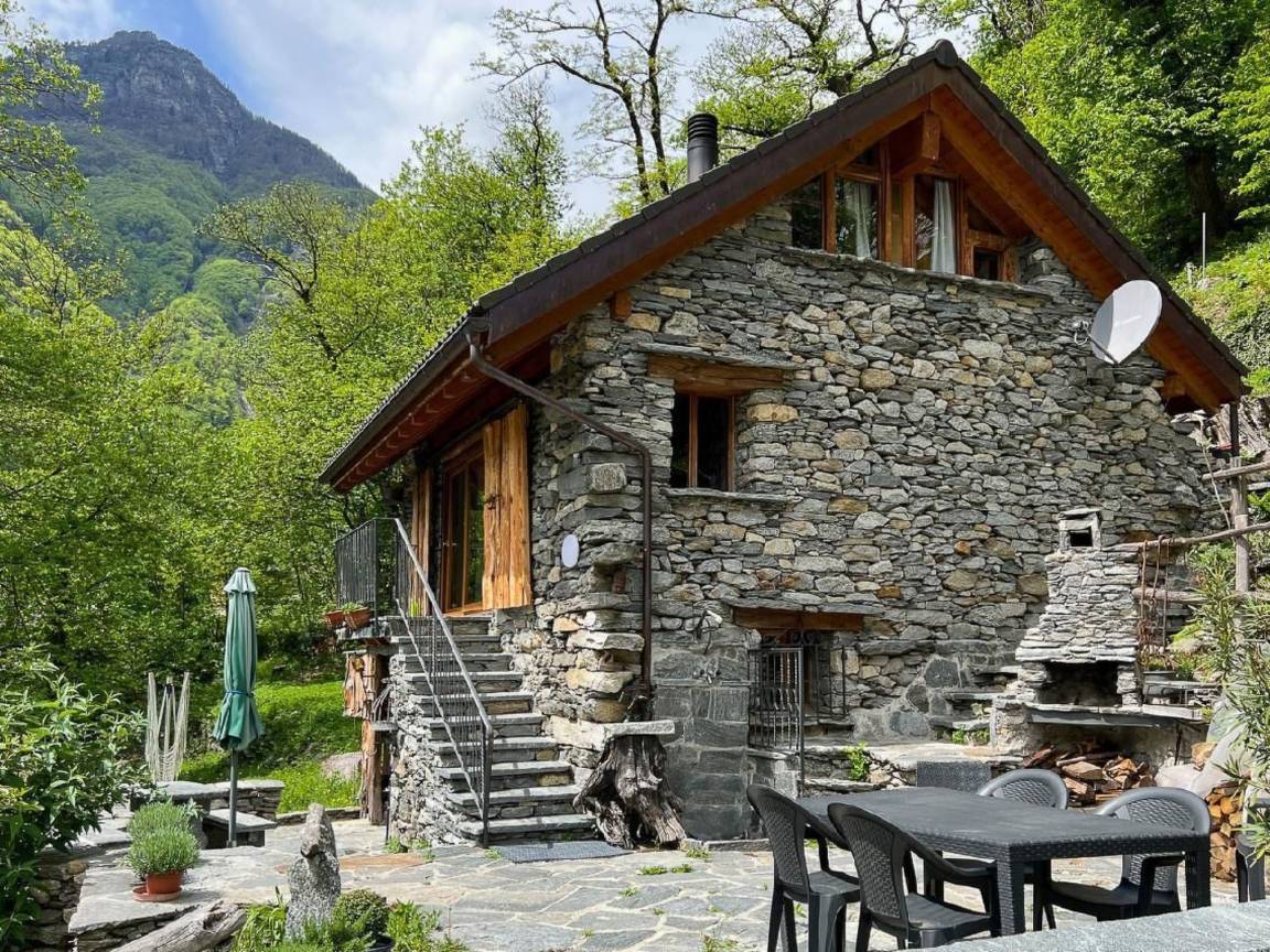 60 M² Ferienhaus ∙ 1 Schlafzimmer ∙ 4 Gäste - Cevio
