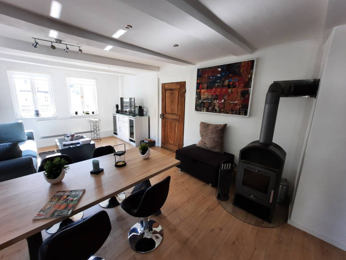 100 M² Ferienwohnung ∙ 2 Schlafzimmer ∙ 4 Gäste - Meschede