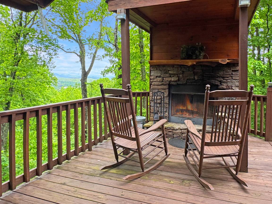 Cabin ∙ 3 Bedrooms ∙ 8 Guests - Blue Ridge, GA