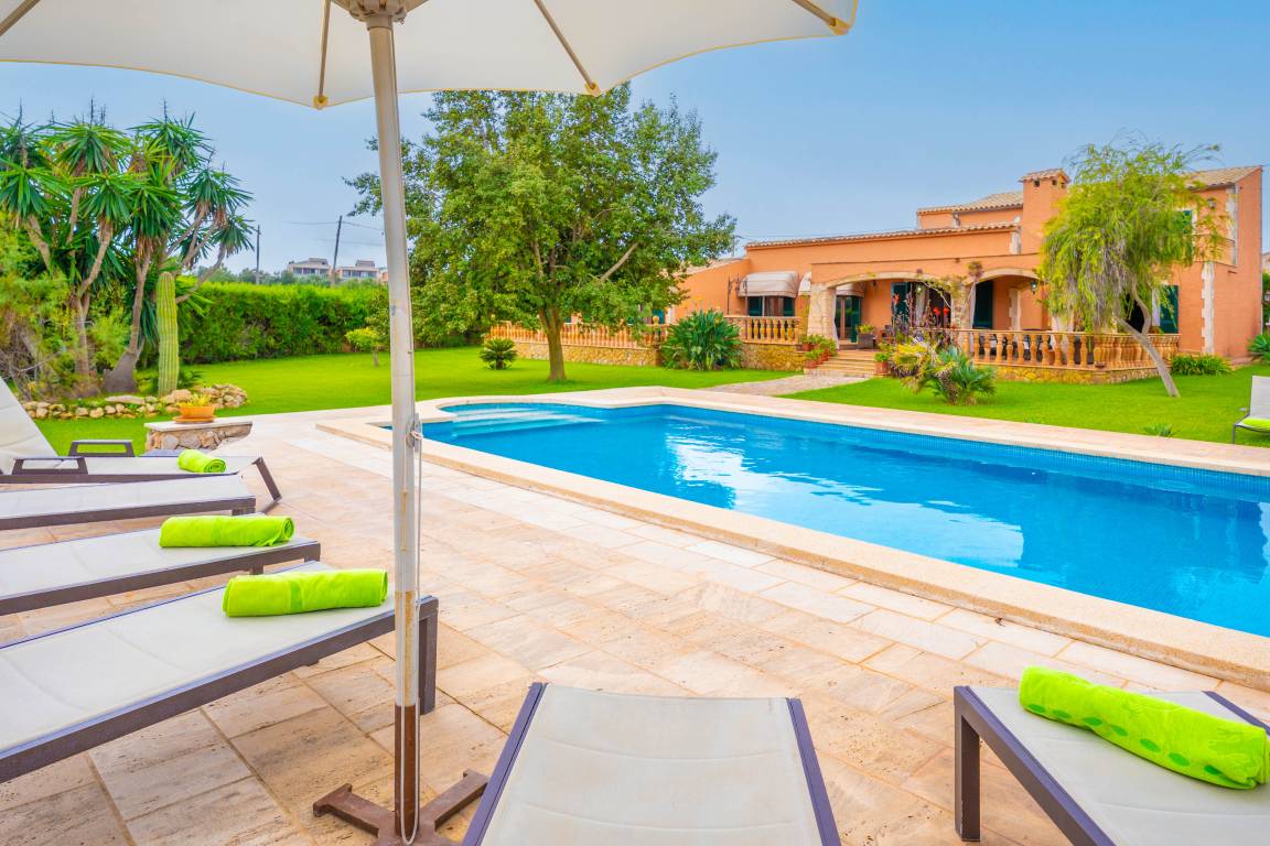 275 M² Villa ∙ 5 Bedrooms ∙ 10 Guests - Cala Bona