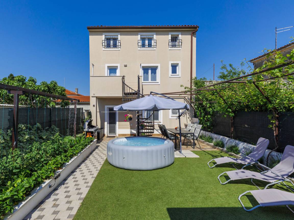 150 M² Apartamento ∙ 3 Habitaciones ∙ 6 Huéspedes - Pula