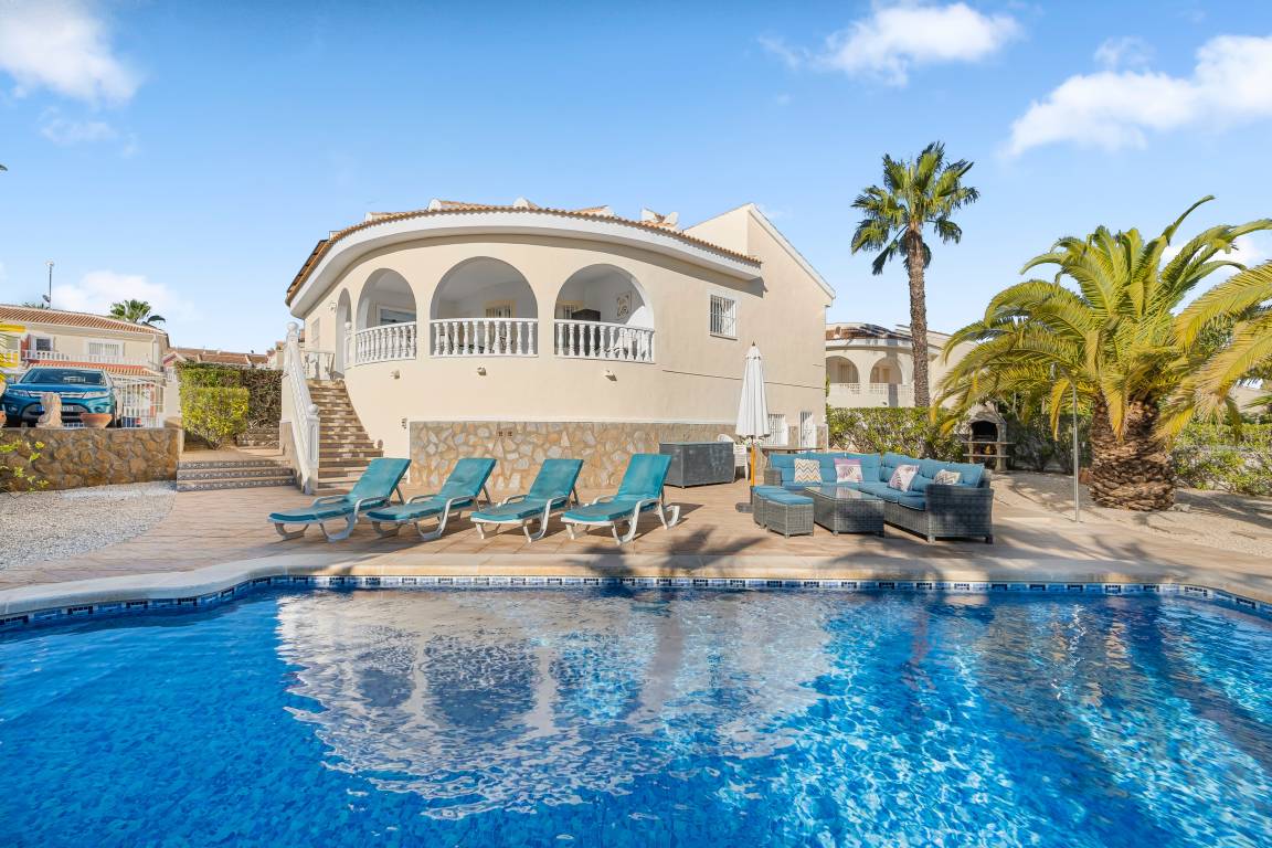 150 M² Villa ∙ 3 Slaapkamers ∙ 6 Gasten - La Marina