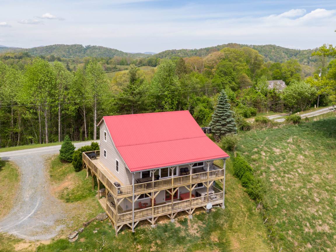 Cabin ∙ 3 Bedrooms ∙ 14 Guests - Boone, NC