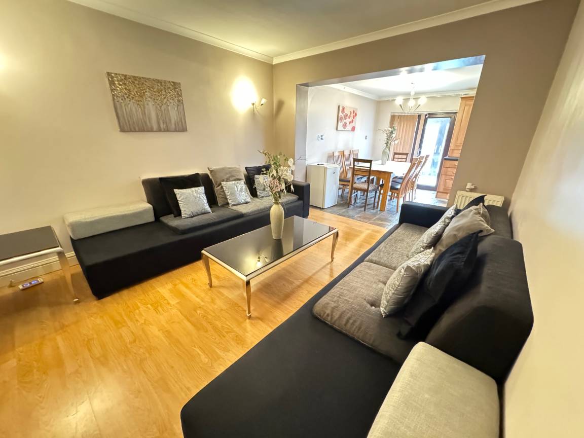 40 M² House ∙ 6 Bedrooms ∙ 10 Guests - Woolwich