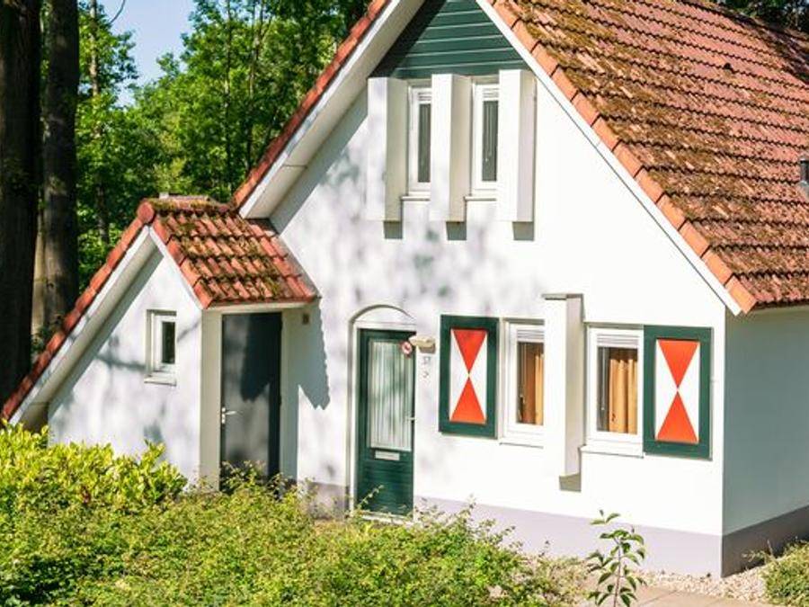 92 M² Bungalow ∙ 2 Bedrooms ∙ 4 Guests - Roermond