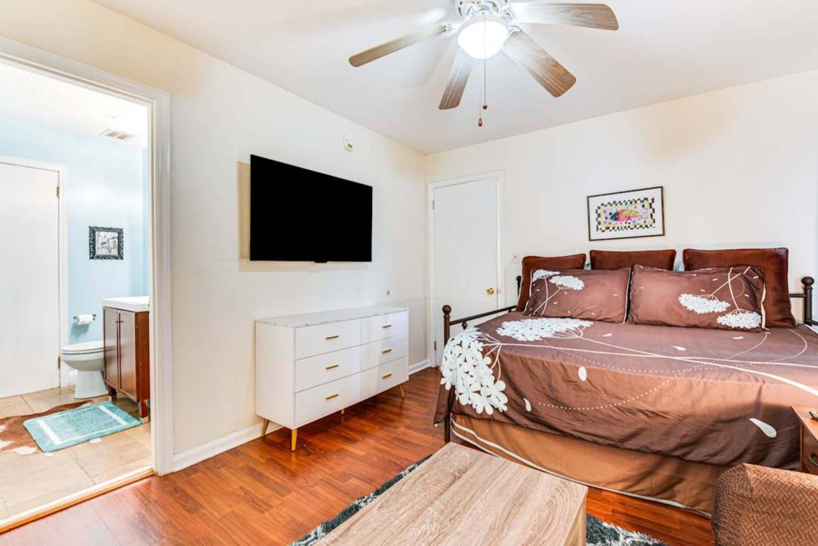 139 M² Apartment ∙ 3 Bedrooms ∙ 6 Guests - Decatur, GA