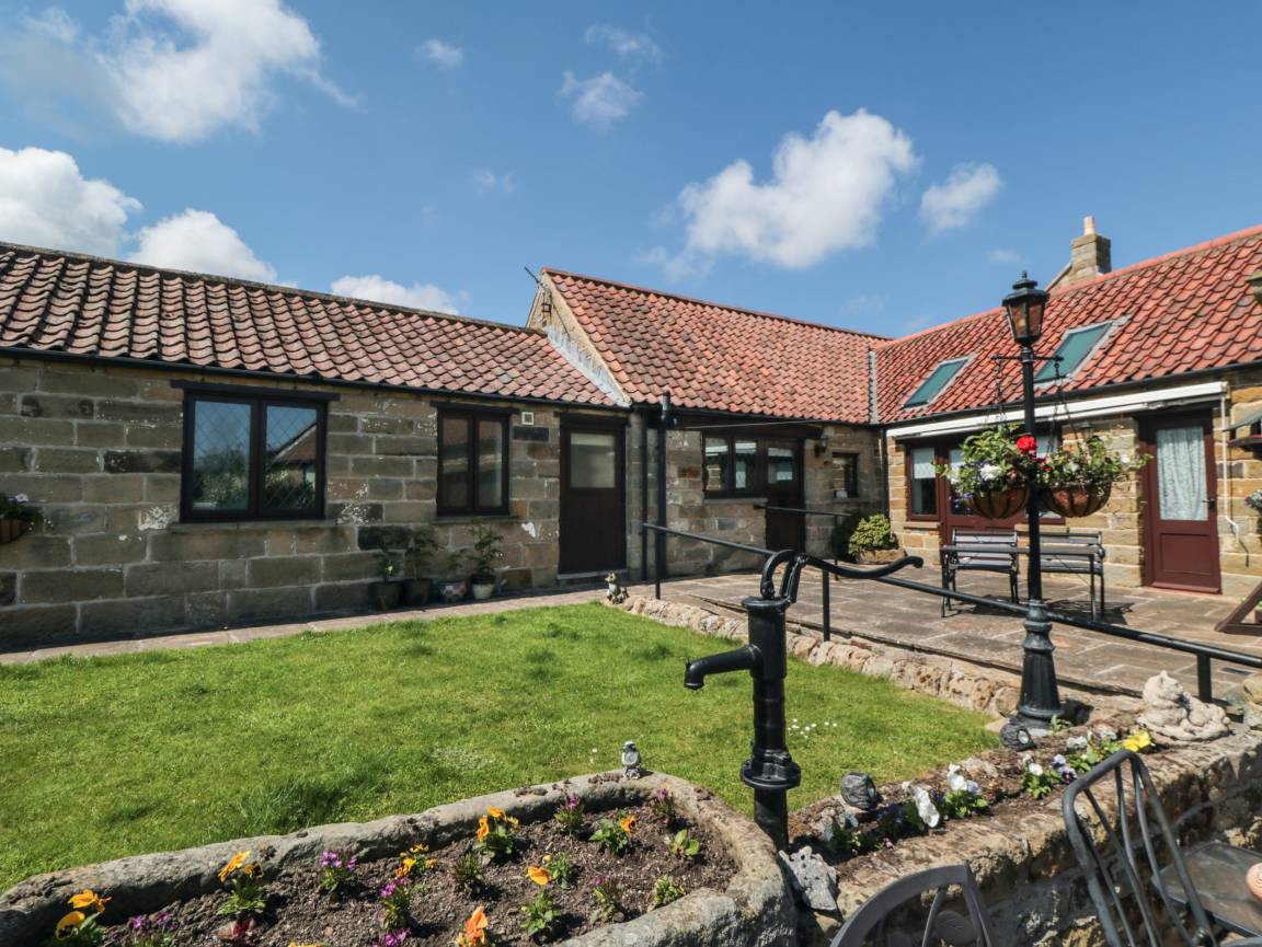 Cottage ∙ 3 Bedrooms ∙ 6 Guests - Scarborough