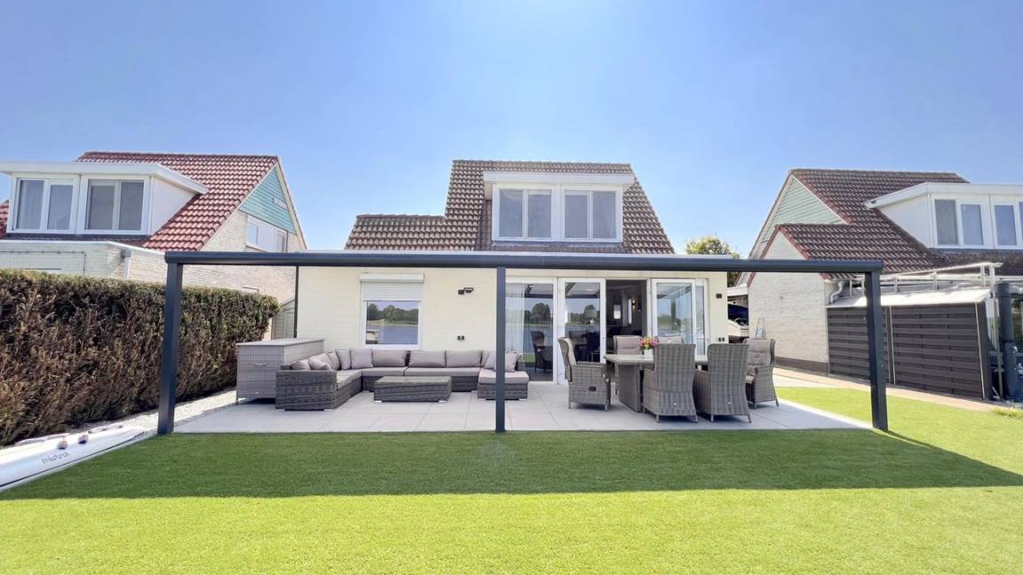 120 M² Ferienhaus ∙ 4 Schlafzimmer ∙ 9 Gäste - Roermond