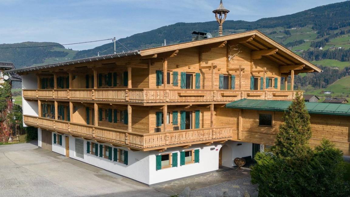 110 M² Ferienwohnung ∙ 4 Schlafzimmer ∙ 8 Gäste - Fügen