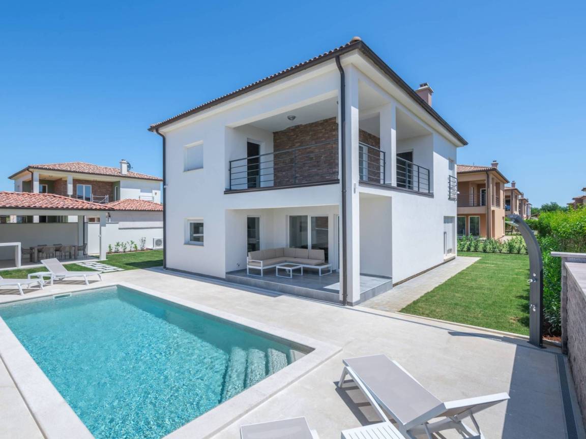 180 M² Ferienhaus ∙ 4 Schlafzimmer ∙ 7 Gäste - Peroj