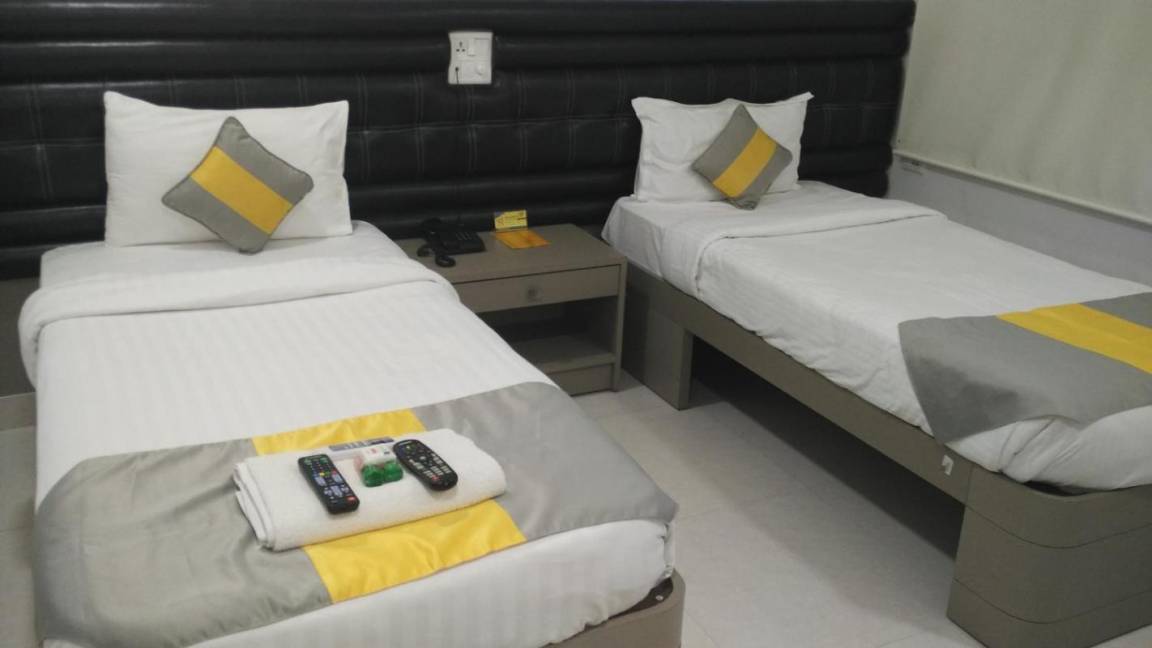 93 M² Private Room ∙ 10 Bedrooms ∙ 2 Guests - Hyderabad