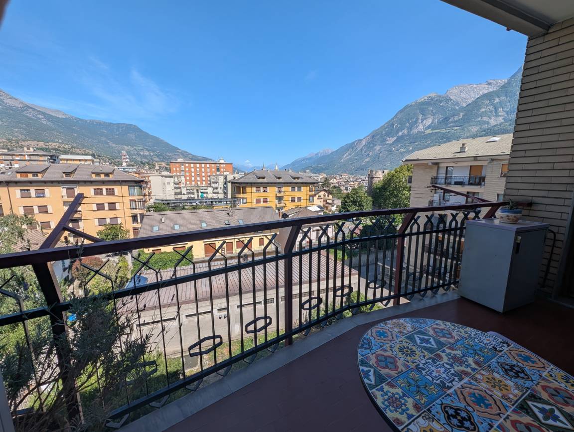120 M² Appartement ∙ 2 Chambres ∙ 6 Personnes - Aoste