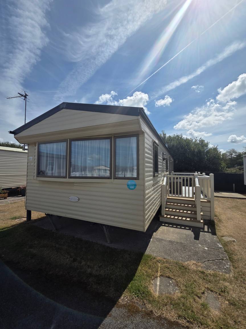 75 M² Cabin ∙ 2 Bedrooms ∙ 6 Guests - Rhyl