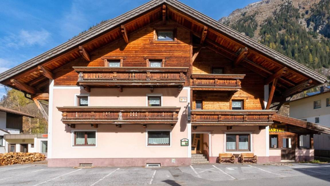 400 M² House ∙ 16 Bedrooms ∙ 30 Guests - Längenfeld