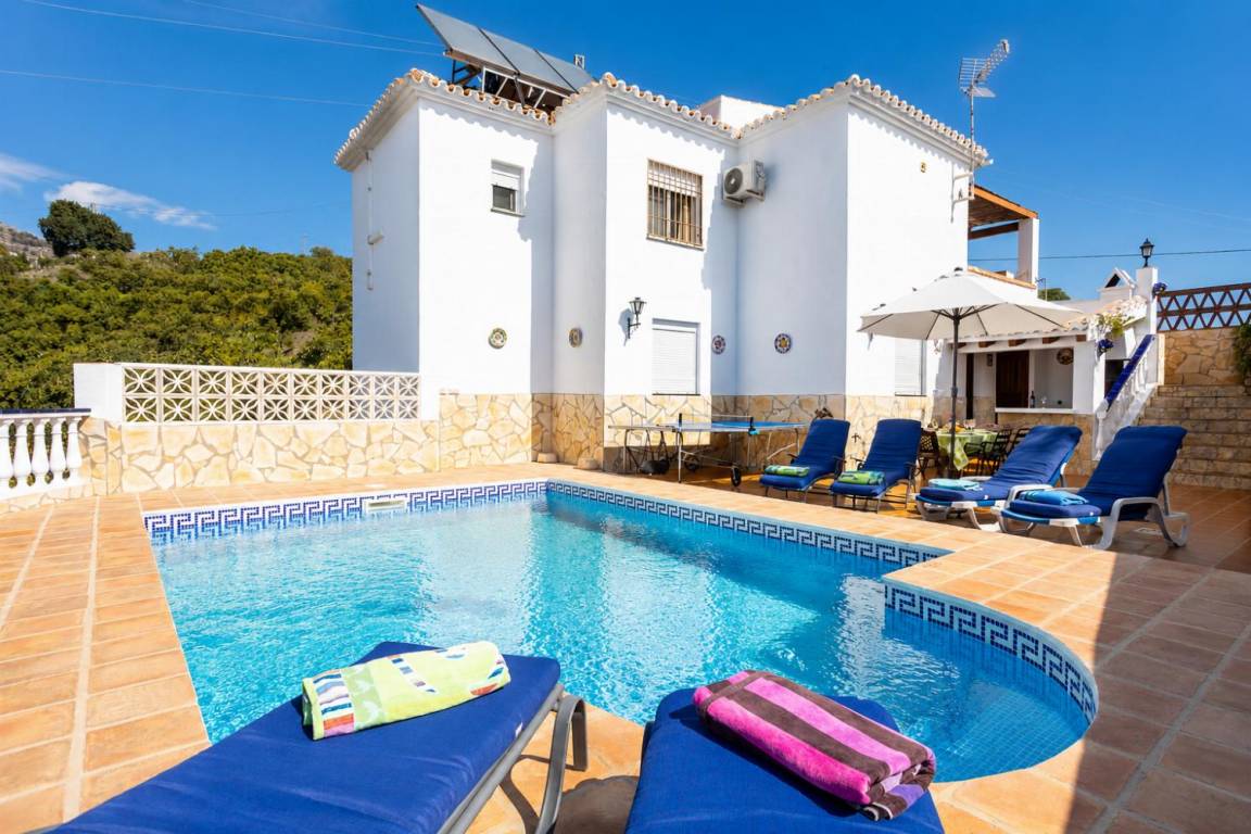 180 M² Villa ∙ 3 Bedrooms ∙ 6 Guests - Nerja