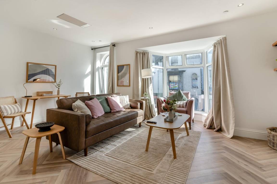 Apartment ∙ 2 Bedrooms ∙ 4 Guests - Llanelli