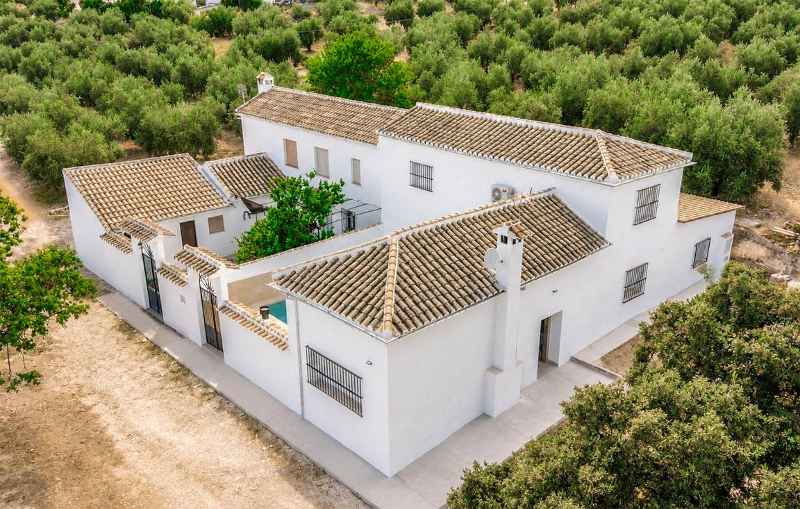 250 M² House ∙ 5 Bedrooms ∙ 10 Guests - Iznájar