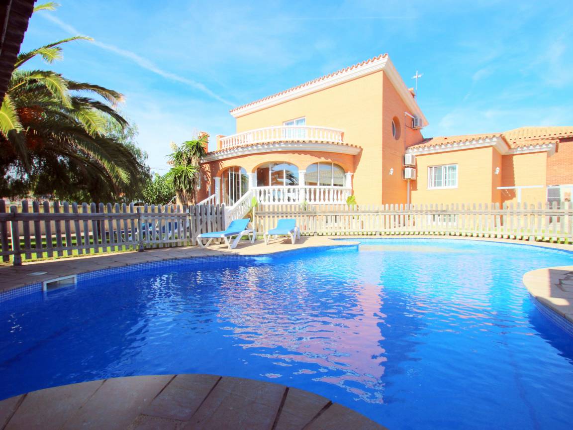 240 M² Villa ∙ 4 Schlafzimmer ∙ 12 Gäste - Miami Platja