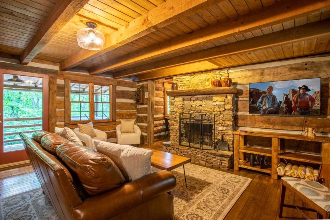 120 M² Cabin ∙ 2 Bedrooms ∙ 5 Guests - Blowing Rock, NC