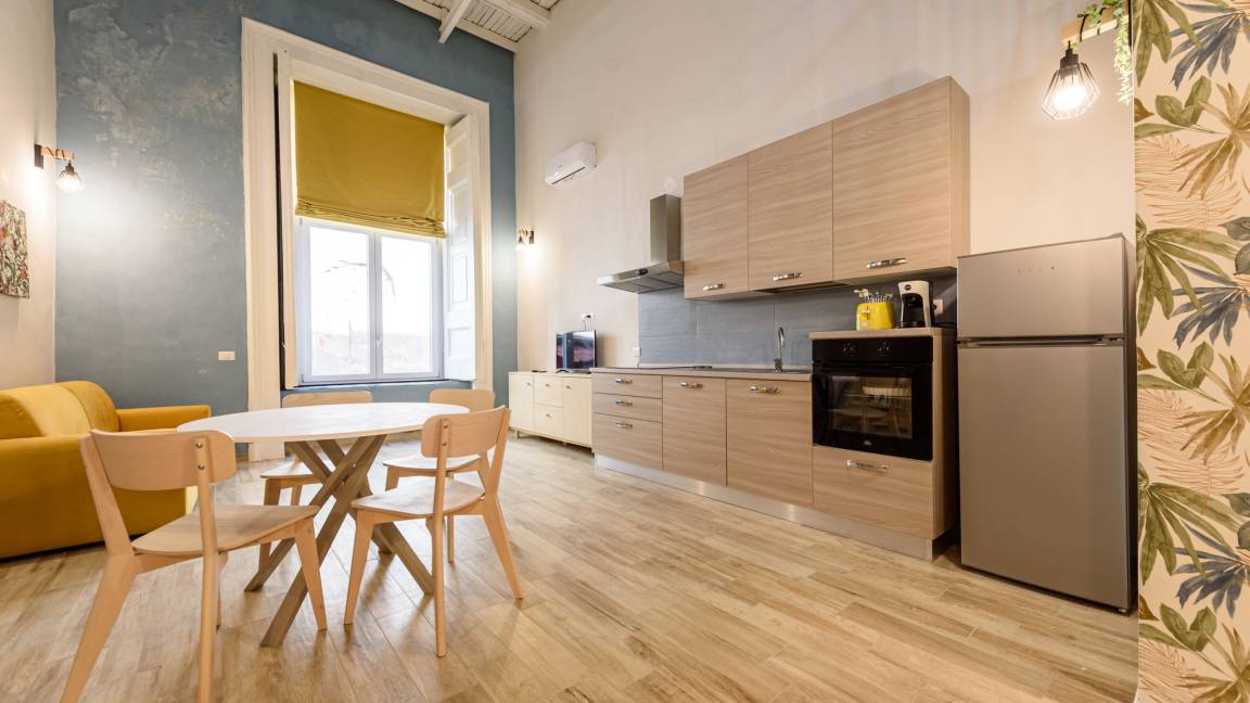 140 M² Apartamento ∙ 3 Habitaciones ∙ 10 Huéspedes - Nápoles