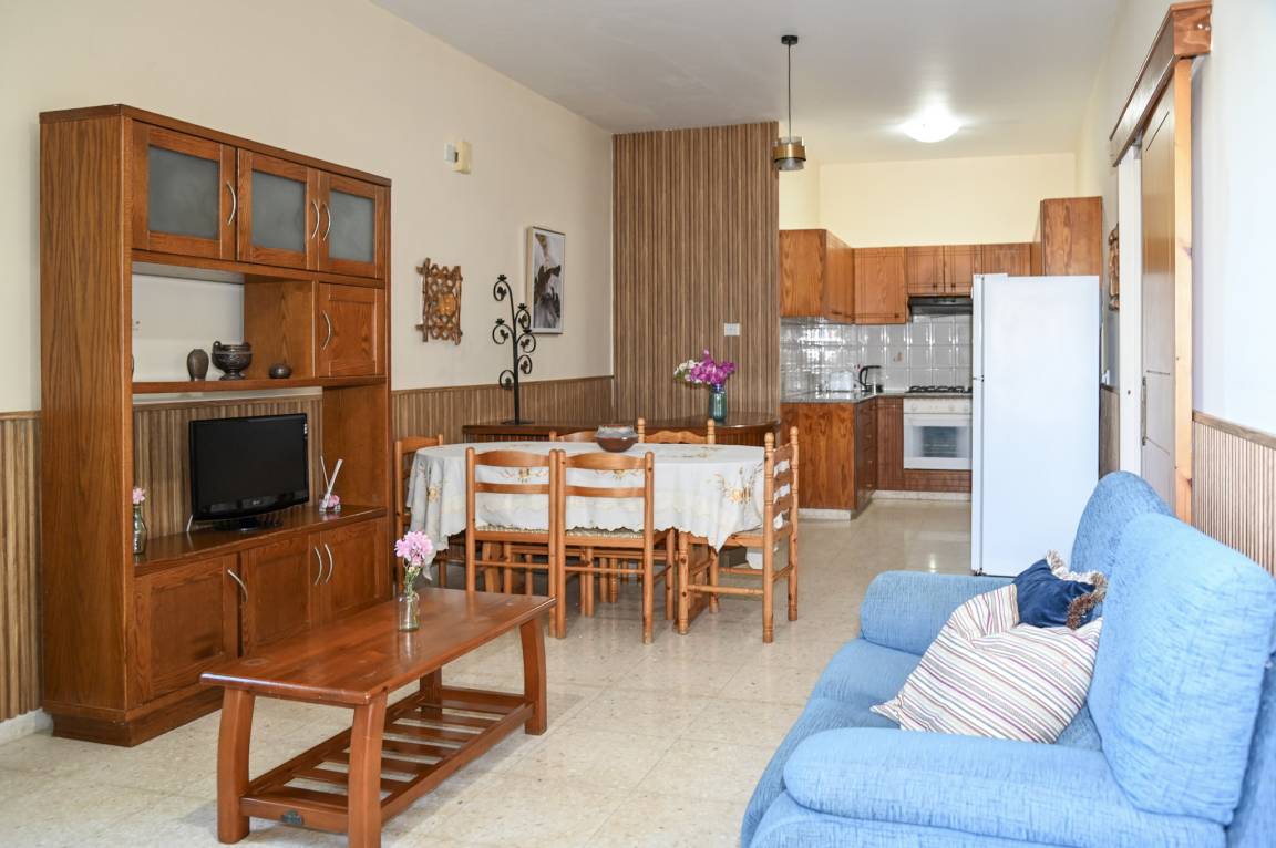 80 M² Apartment ∙ 2 Bedrooms ∙ 4 Guests - Argaka