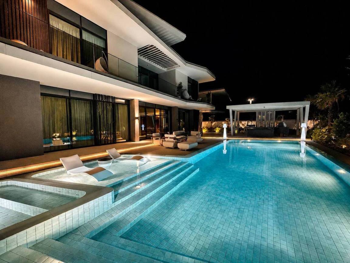 1320 M² Villa ∙ 7 Bedrooms ∙ 14 Guests - Dubai