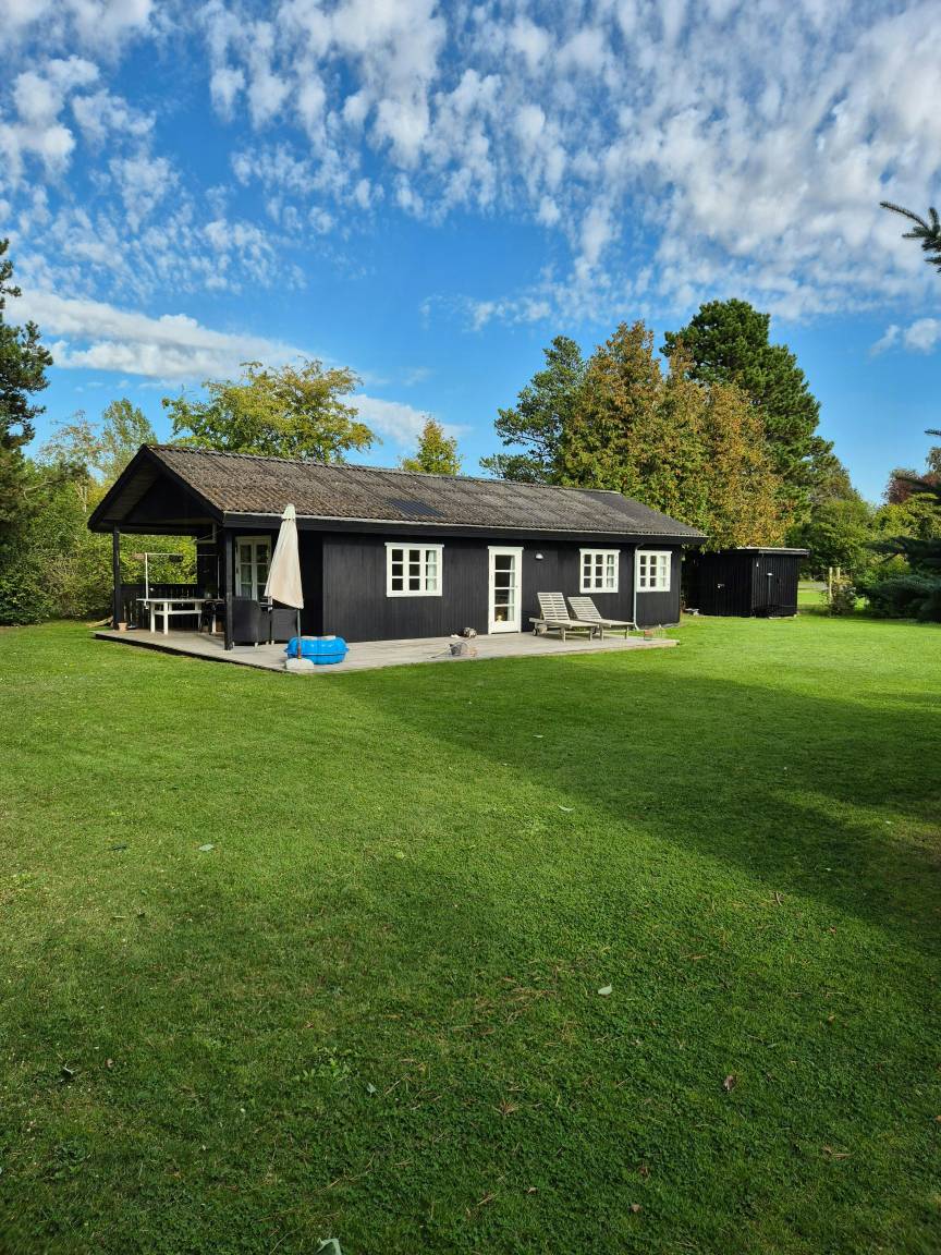 Lyst sommerhus med have til spil og leg på Lolland