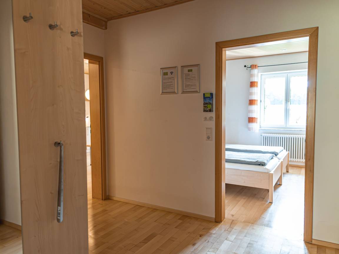 80 M² Ferienwohnung ∙ 2 Schlafzimmer ∙ 4 Gäste - Ochsenhausen