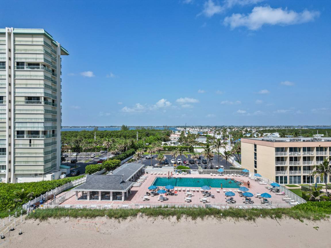 Bungalow ∙ 2 Bedrooms ∙ 4 Guests - Florida
