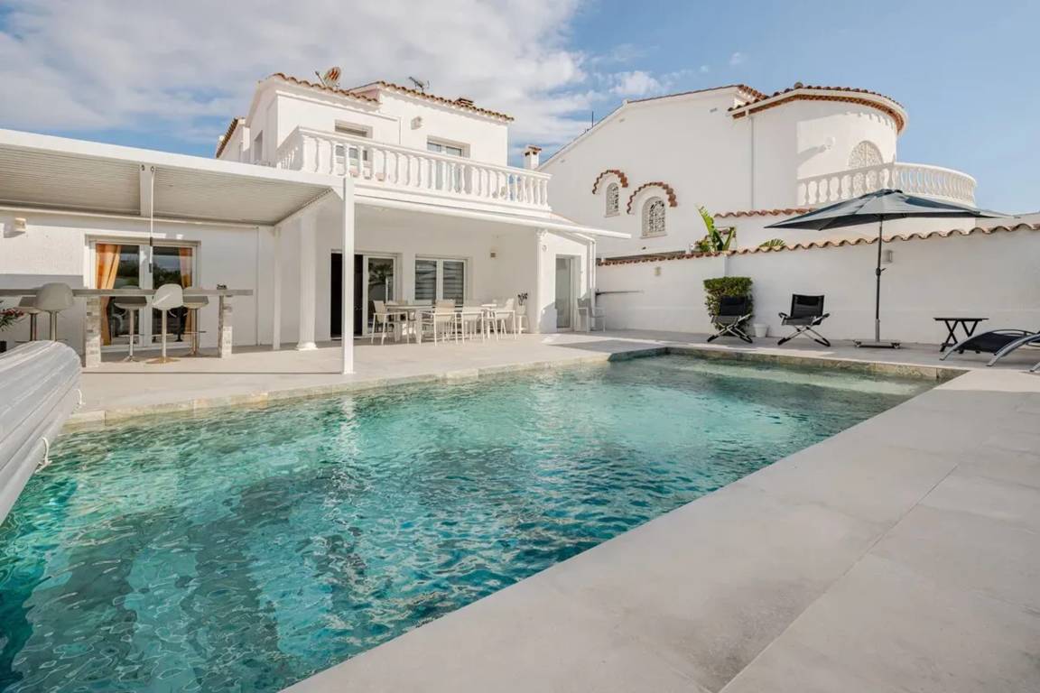 150 M² Villa ∙ 4 Chambres ∙ 8 Personnes - Empuriabrava