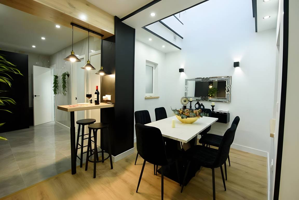 82 M² Apartamento ∙ 2 Habitaciones ∙ 7 Huéspedes - Dos Hermanas