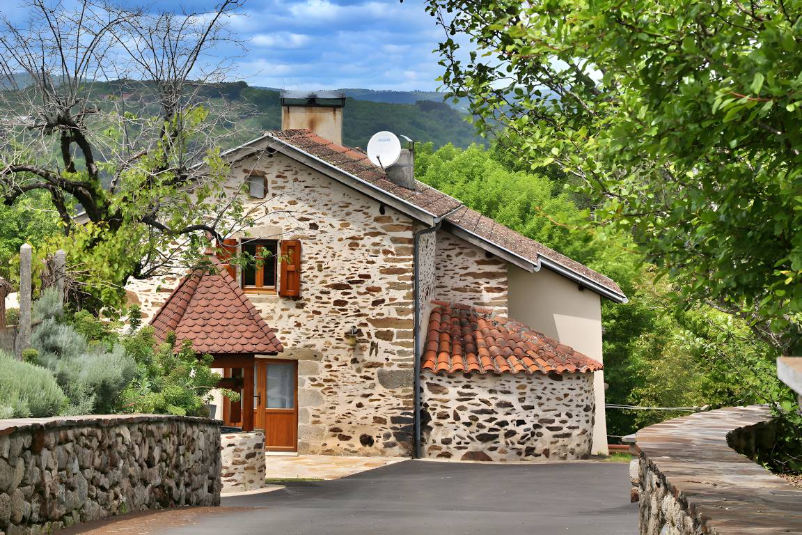 145 M² Cottage ∙ 4 Chambres ∙ 10 Personnes - Cantal